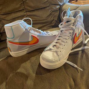 Niki Blazer Mid '77 Infinite, size women's 8, White/Kumquat